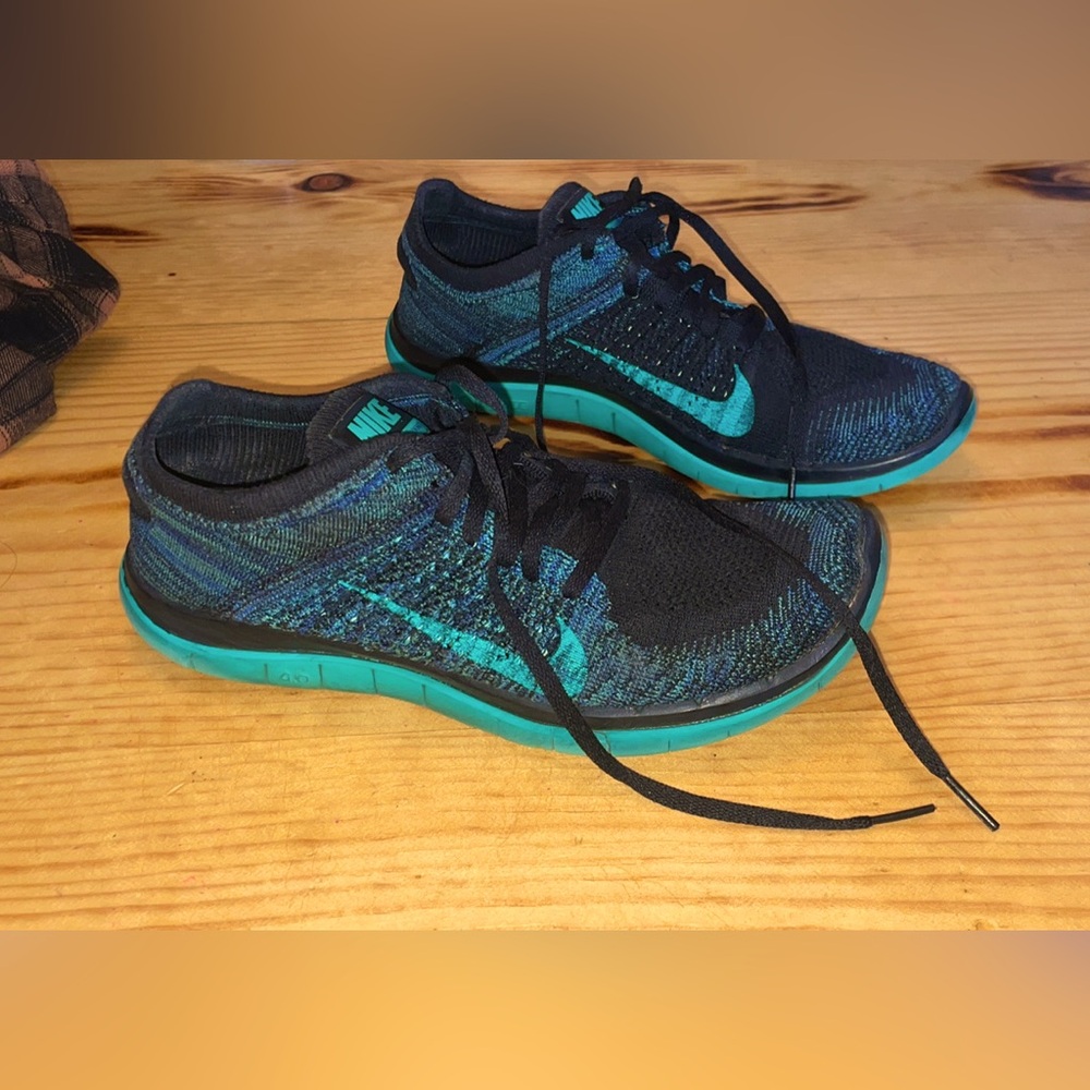 Nike shoes Size 9 Women’s bright color